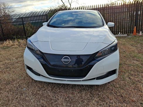 Used 2023 Nissan Leaf S image 3