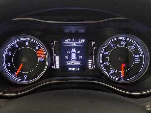 Used 2019 Jeep Cherokee Latitude w/ Popular Appearance Group FWD image 23