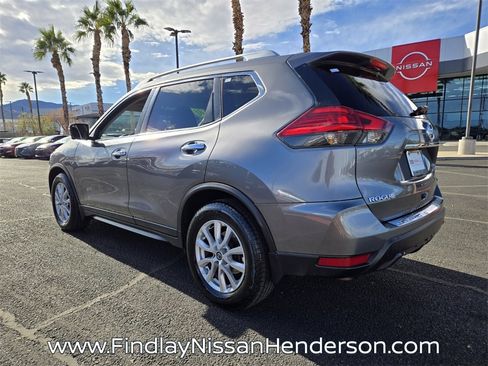 Used 2017 Nissan Rogue SV w/ SV Premium Package image 4