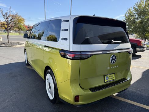 New 2025 Volkswagen ID. Buzz 1st Edition image 7