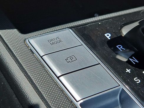 Used 2025 Hyundai Elantra SEL FWD image 27