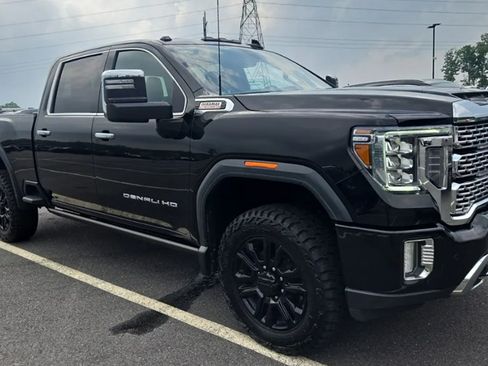 Used 2022 GMC Sierra 2500 Denali w/ Denali Black Diamond Edition AWD/4WD image 5