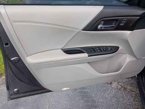 Used 2015 Honda Accord EX-L image 11