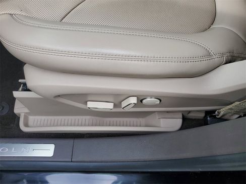 Certified 2022 Lincoln Nautilus Reserve image 22