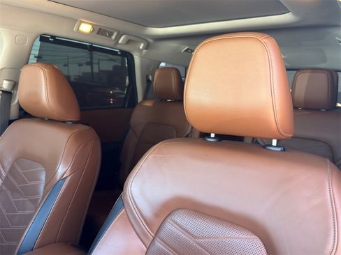 Used 2023 Nissan Pathfinder Platinum image 13