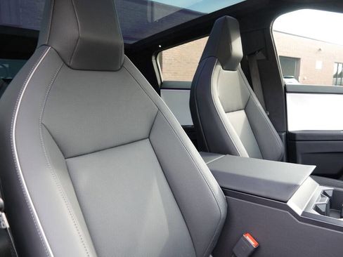 Used 2024 Tesla Cybertruck AWD Crew Cab image 96