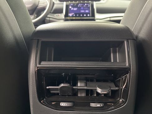 New 2025 Jeep Grand Cherokee Altitude image 23