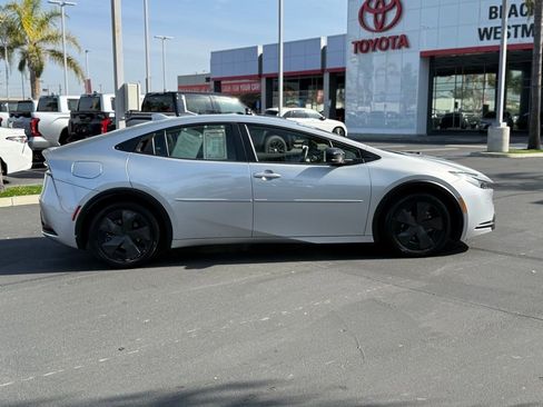 Used 2024 Toyota Prius Prime SE image 14