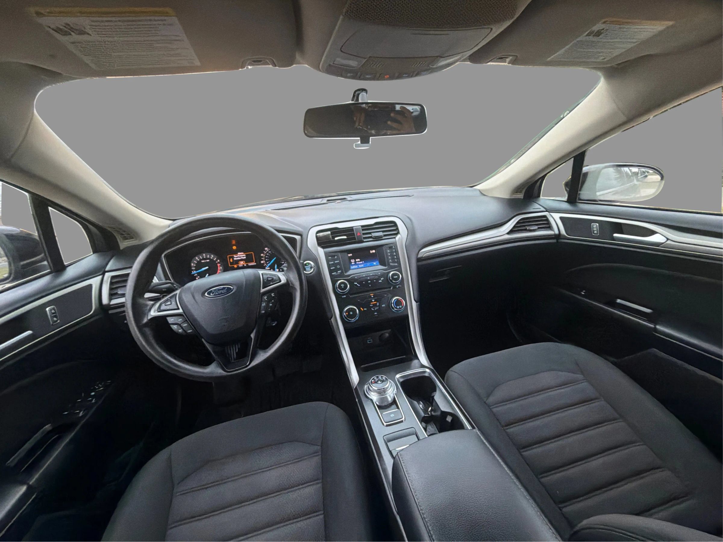 Used 2017 Ford Fusion SE FWD image 28