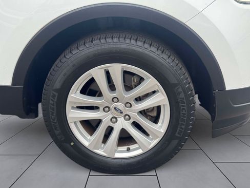 Used 2019 Ford Explorer XLT w/ Equipment Group 202A AWD/4WD image 8