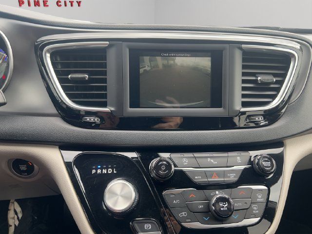 Used 2020 Chrysler Pacifica Touring-L FWD image 22