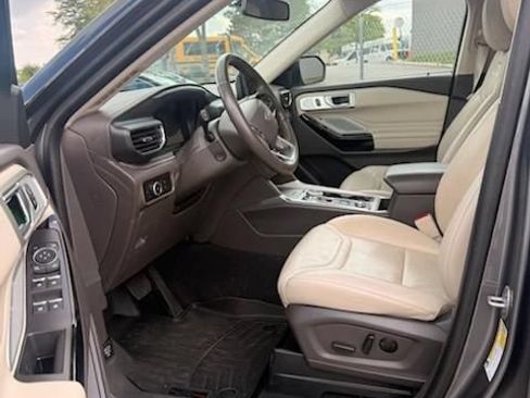 Used 2023 Ford Explorer Platinum w/ Technology Package AWD/4WD image 6