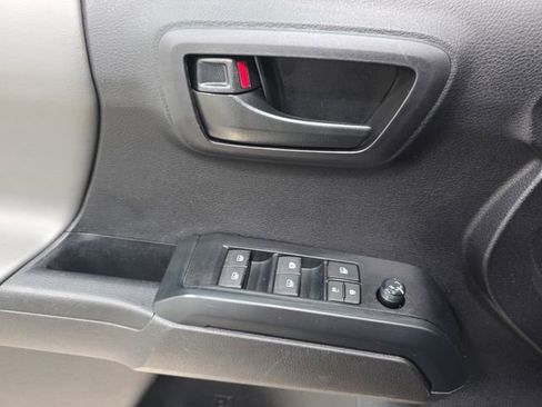 Used 2022 Toyota Tacoma SR w/ SR Convenience Package image 25