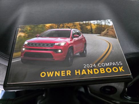 Used 2024 Jeep Compass Sport AWD/4WD image 33