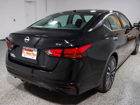 Used 2024 Nissan Altima 2.5 SV image 7