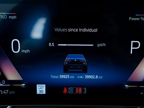 Used 2023 BMW 760i xDrive w/ Executive Package image 41