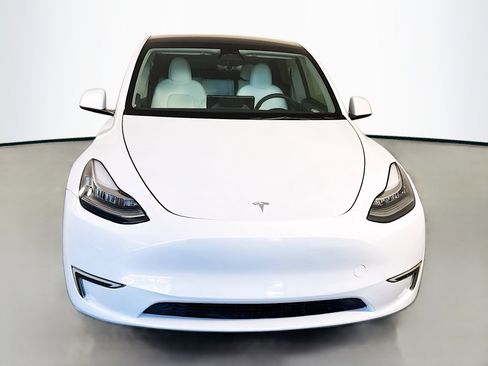 Used 2023 Tesla Model Y Long Range image 2