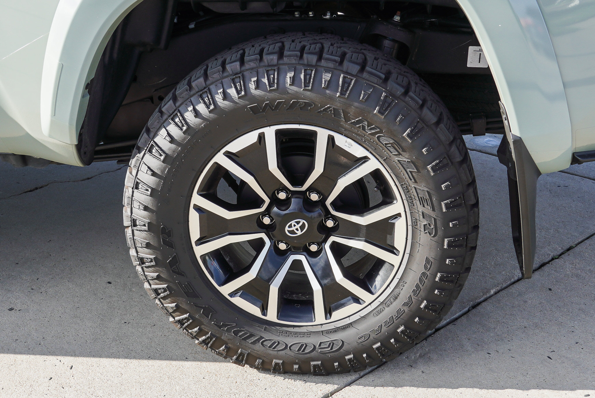 Certified 2023 Toyota Tacoma TRD Sport w/ TRD Premium Sport Package AWD/4WD image 13