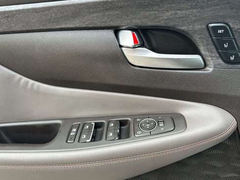 Used 2019 Hyundai Santa Fe AWD image 11