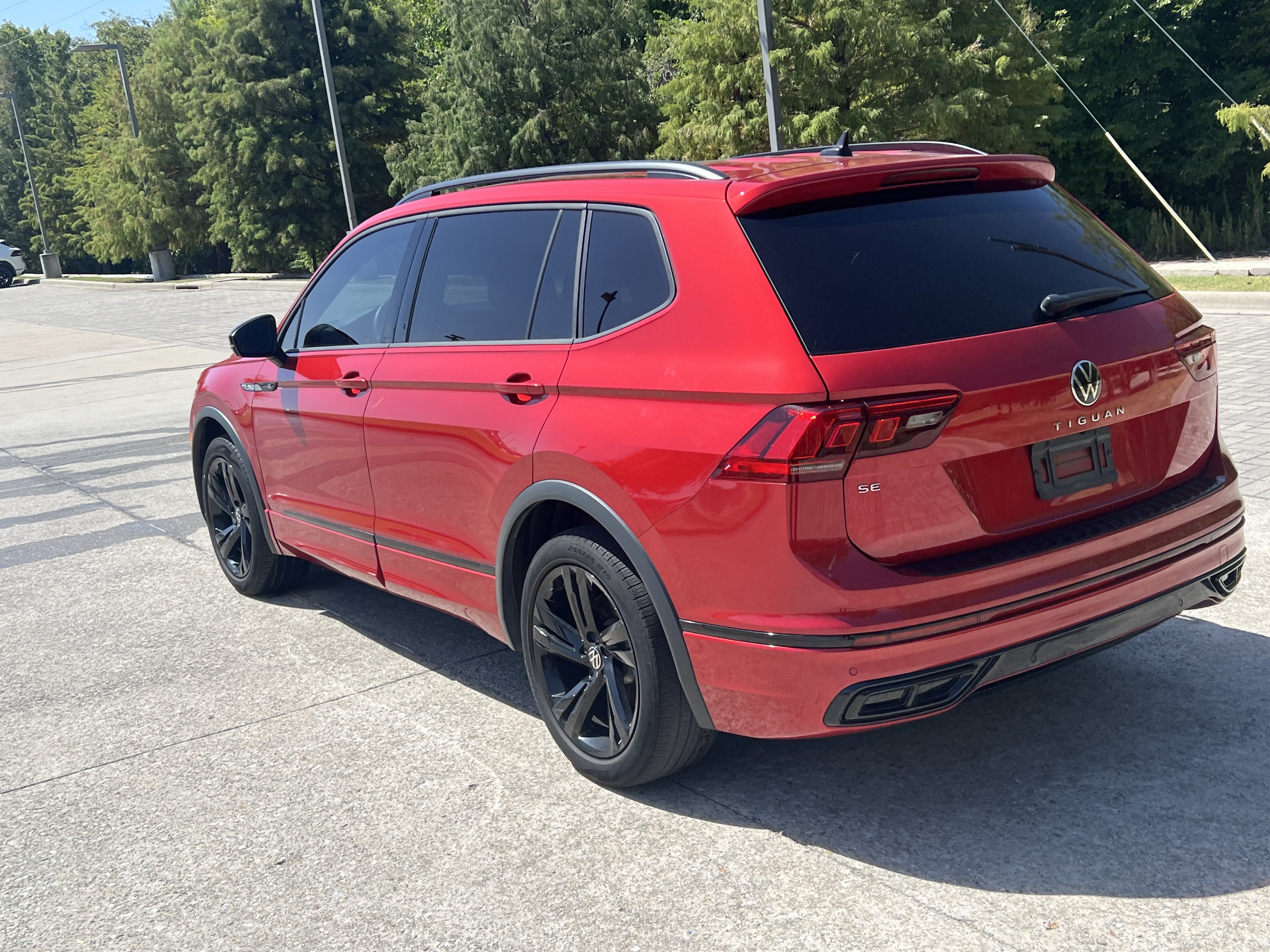 Certified 2024 Volkswagen Tiguan SE R-Line FWD image 7
