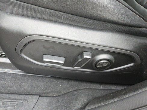 Used 2025 Jeep Grand Cherokee Limited w/ Luxury Tech Group II image 14