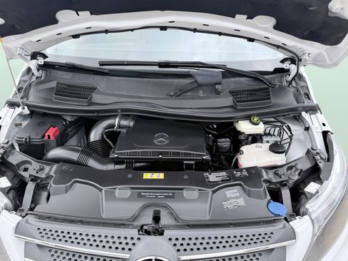 Used 2018 Mercedes-Benz Metris Passenger image 19