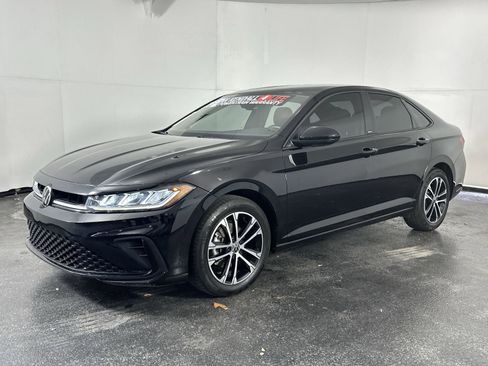 Used 2025 Volkswagen Jetta Sport image 4