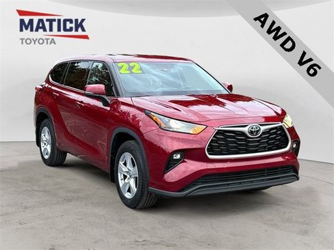 Used 2022 Toyota Highlander LE image 1