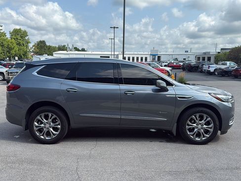 Used 2021 Buick Enclave Avenir w/ Avenir Technology Package AWD/4WD image 2