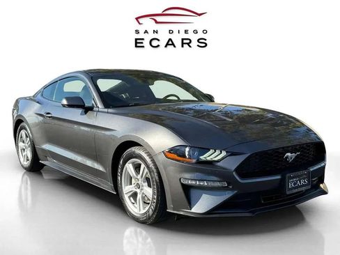 Used 2019 Ford Mustang Coupe image 3
