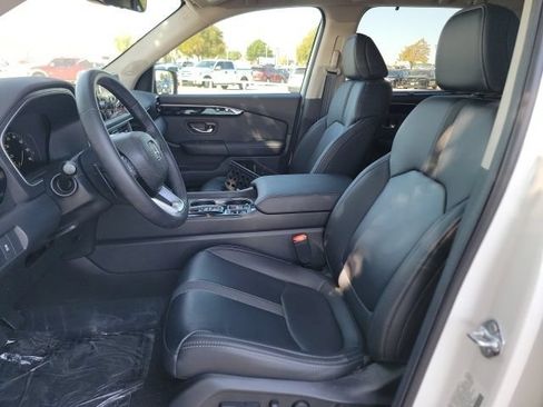 Used 2025 Honda Pilot Touring image 10