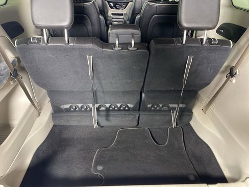 Used 2023 Chrysler Pacifica Limited image 34