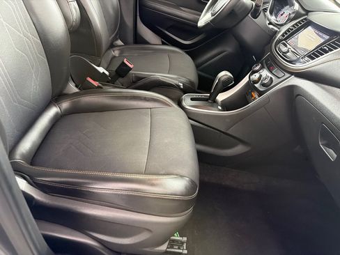 Used 2018 Chevrolet Trax LT w/ LT Convenience Package FWD image 18