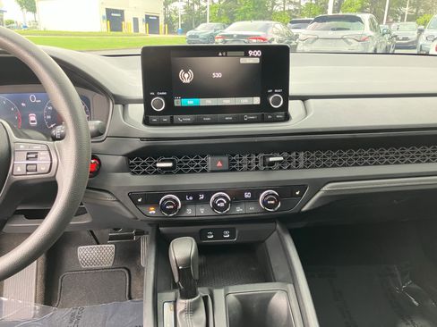Used 2025 Honda Accord SE image 25