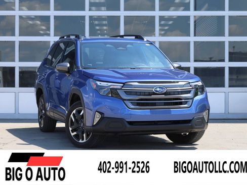 Used 2025 Subaru Forester Premium AWD/4WD image 1