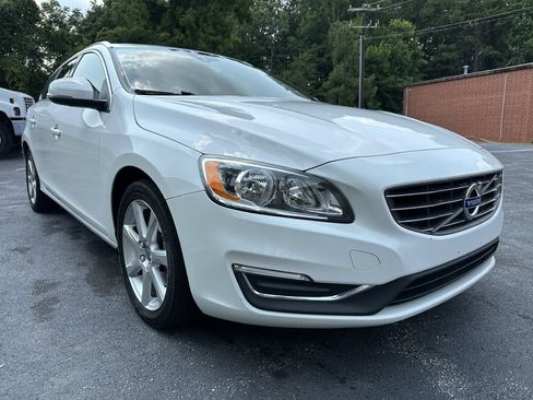 Used 2017 Volvo V60 T5 Premier w/ Convenience Package FWD image 2