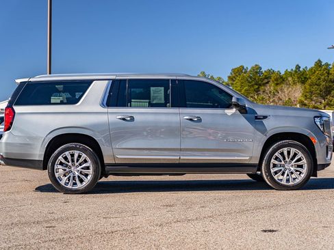 Used 2024 GMC Yukon XL Denali w/ Max Trailering Package AWD/4WD image 8