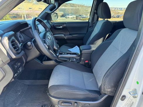 Used 2023 Toyota Tacoma TRD Off-Road image 17