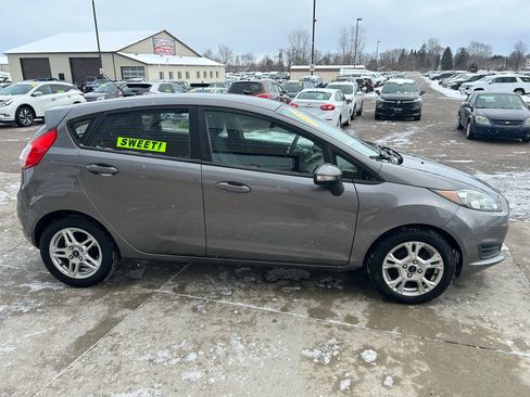 Used 2014 Ford Fiesta SE image 4