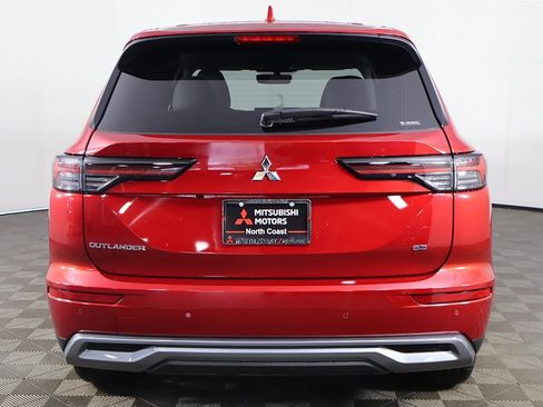 New 2025 Mitsubishi Outlander SE image 14