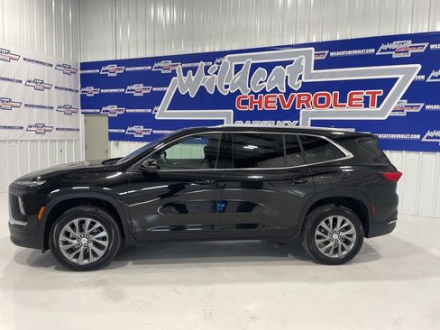 Used 2025 Buick Enclave Preferred image 4