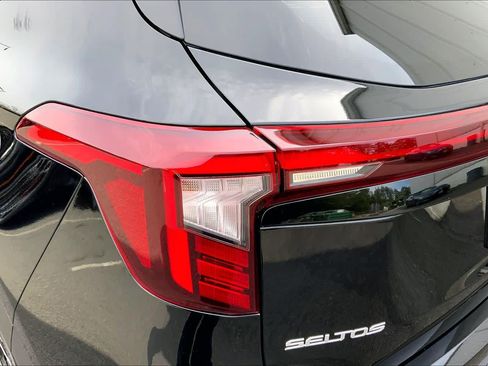 Used 2025 Kia Seltos SX w/ SX Sunroof Package AWD/4WD image 28