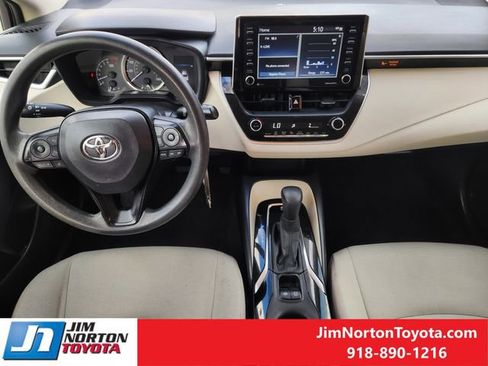 Used 2021 Toyota Corolla LE image 27