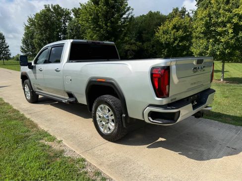 Used 2022 GMC Sierra 3500 Denali w/ Technology Package AWD/4WD image 3
