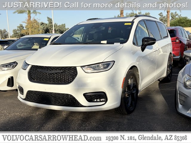 Used 2025 Chrysler Pacifica Limited FWD image 1