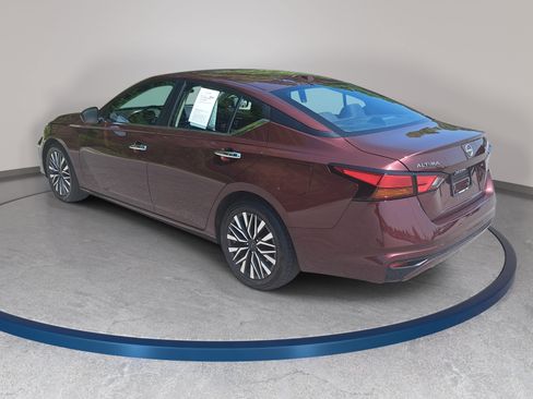 Used 2025 Nissan Altima 2.5 SV FWD image 7