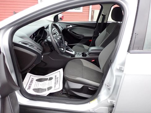 Used 2013 Ford Focus SE w/ SE Winter Pkg image 7