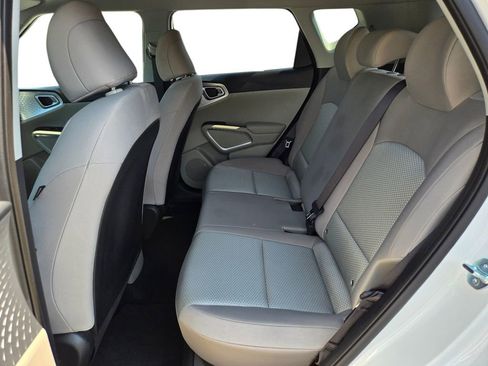 Used 2025 Kia Soul LX FWD image 18
