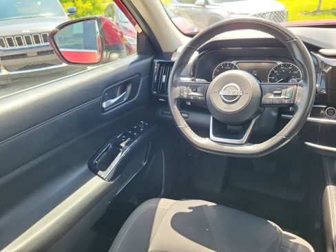Used 2022 Nissan Pathfinder SV AWD/4WD image 16