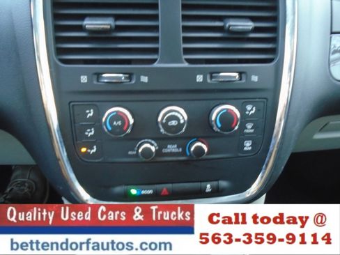 Used 2018 Dodge Grand Caravan SE w/ UConnect Hands-Free Group image 15